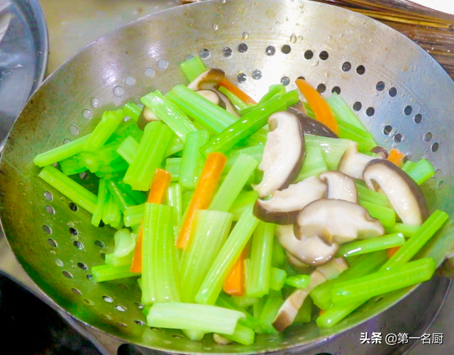 玉米不能和什么一起吃，哪些食物不能和玉米一起吃（建议多吃“4种补水菜”）