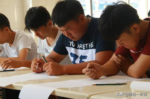 学信网能查的大专毕业多钱证（考个大专学历证要多少钱）