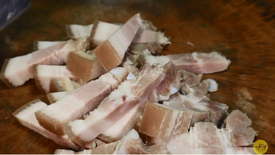 黄瓜炒肉怎么做，肉片炒黄瓜怎么做好吃（技巧和秘诀都教给你）