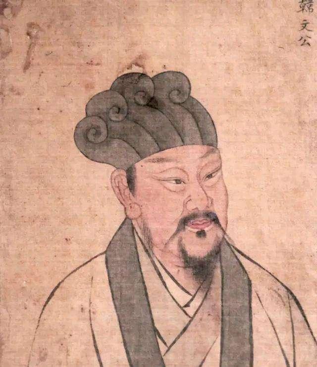 《张中丞传后叙》中，拔刀断指、抽矢射塔的人物是A.张巡B.南霁云C.许远D.于嵩（韩愈《张中丞传后叙》讲析）