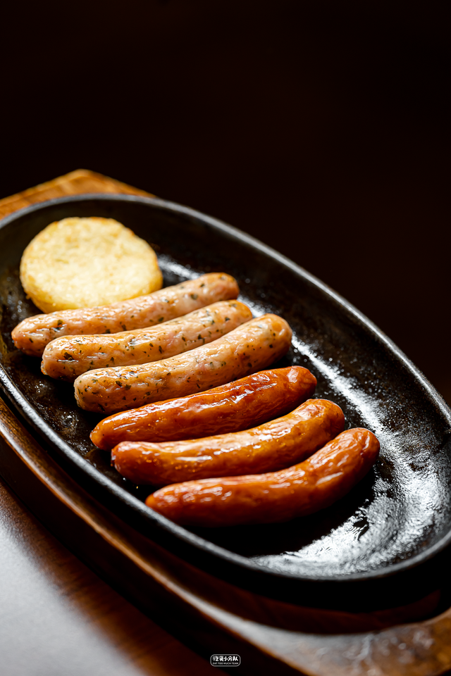 左刀右叉还是左叉右刀，左刀右叉还是左叉右刀（别再问萨莉亚，有没有倒闭了）