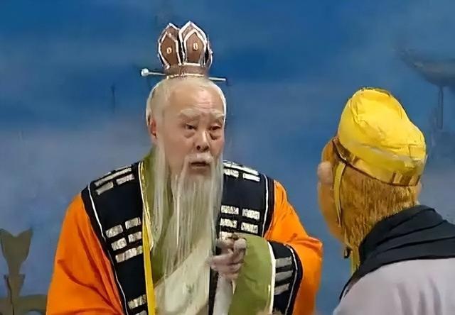 大闹天宫的主要内容，大闹天宫主要内容概括（你看降生他的那块石头上刻了啥）