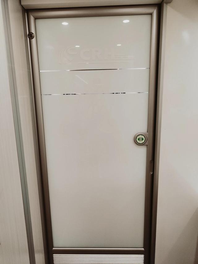 第一次坐高铁步骤有哪些，第一次坐高铁需要什么（高铁商务座初体验）