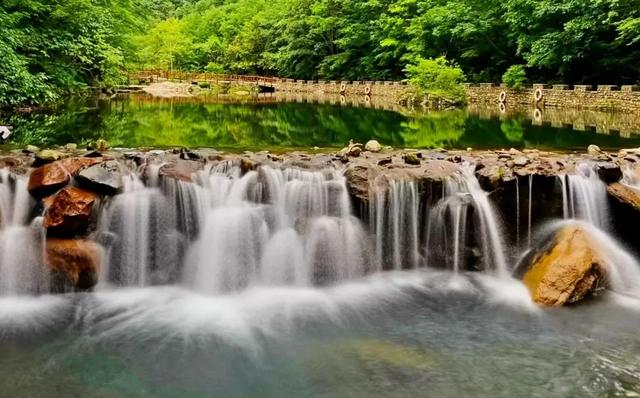 老边沟风景如何，大石湖——老边沟景区绿意盎然美不胜收