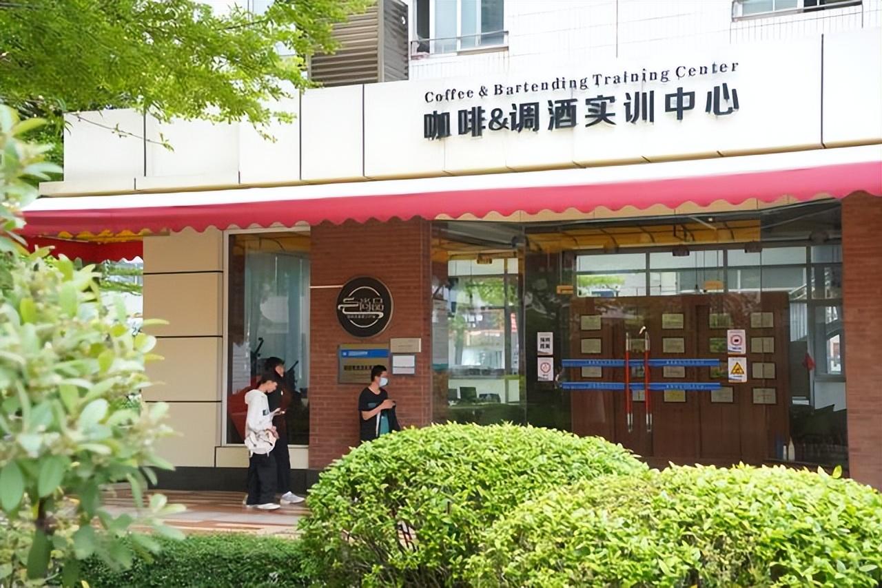 广州纺织学院（广东省中职学校哪些不错）