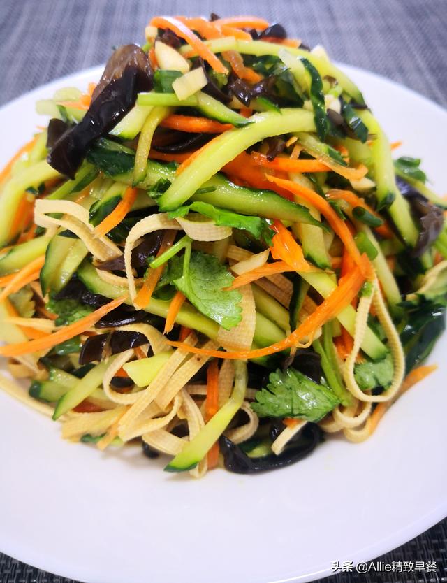 煮小龙虾的方法和教程，如何煮小龙虾好吃又简单（从挑到煮超详细分享）