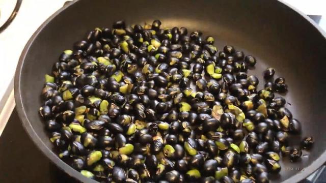 女人吃猪肝有什么好处，猪肝一周吃几次补血（多吃“4红3黑2绿”）