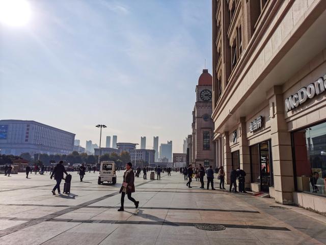 武汉火车站图片，2021年华中师范大学武汉传媒学院录取通知书查询入口_什么时候收到及发放时间（坐拥超洋气火车站黄金位置）