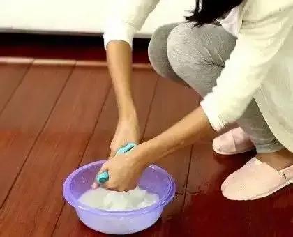 过期牛奶千万别扔11种用途，过期牛奶的11个妙用（过期牛奶怎么样处理更好呢）