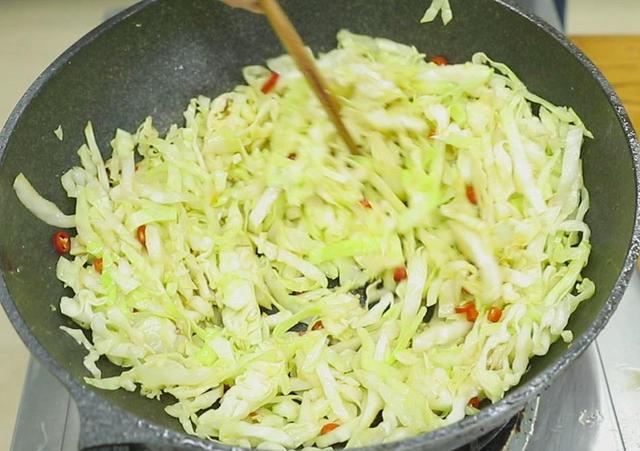 减肥能吃粉丝吗，减肥期间可以吃多少克粉丝（天暖了建议大家：常吃3样）