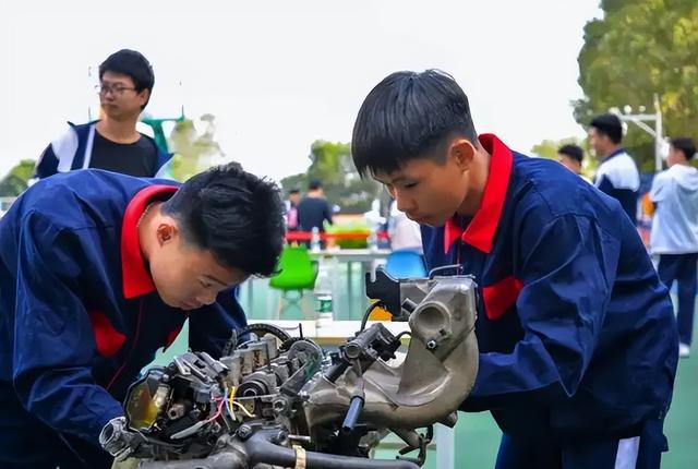 技校可以学什么，去技校学什么好（技校生选专业太重要了）