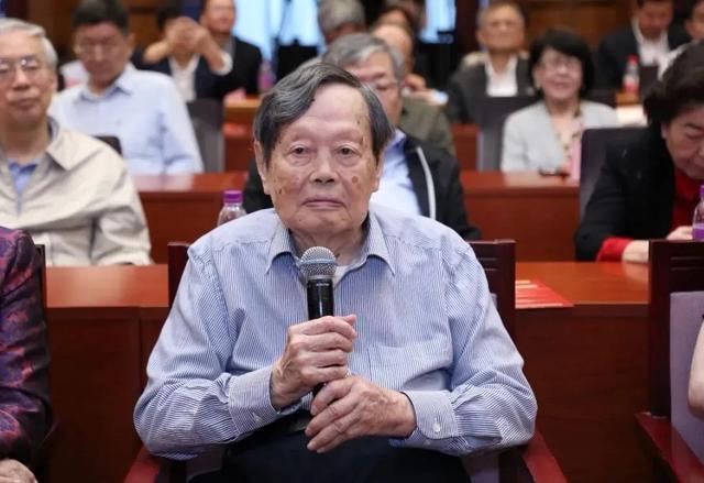 杨振宁与翁帆有孩子吗，杨振宁与翁帆结婚16年（当年28岁嫁给8旬老人的翁帆）