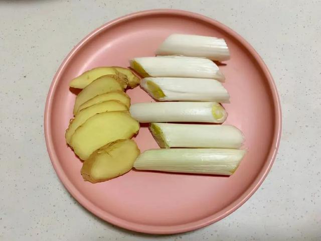 螃蟹开水煮几分钟熟，水煮螃蟹几分钟煮熟（老渔民教您2招，鲜嫩不掉腿）