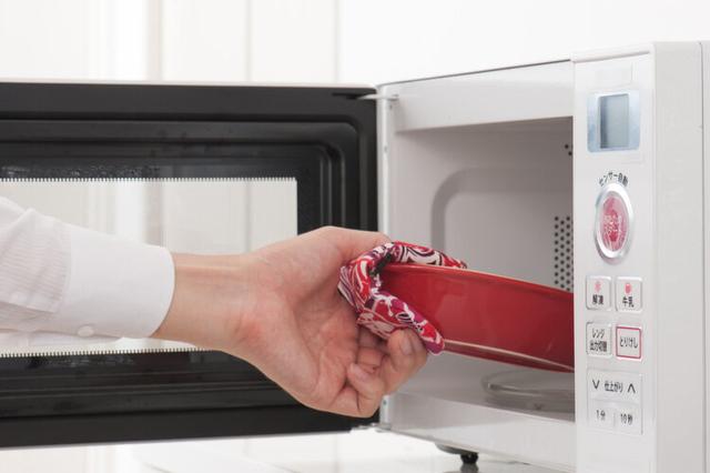 锡纸是什么垃圾，蛋挞锡纸是什么垃圾（微波炉辐射大，加热食物会致癌）