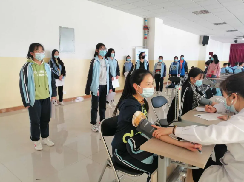 学校体检女生 脱（高考体检时要）