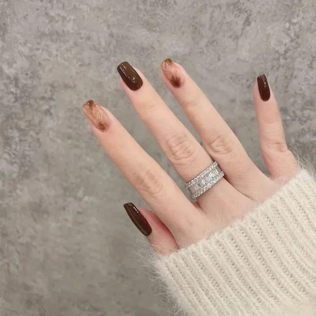 超级显白的基础款美甲，显白显嫩的美甲来一波儿~