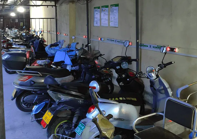 电动车磷酸铁锂电池充电方法，电动车不是用坏而是充坏的