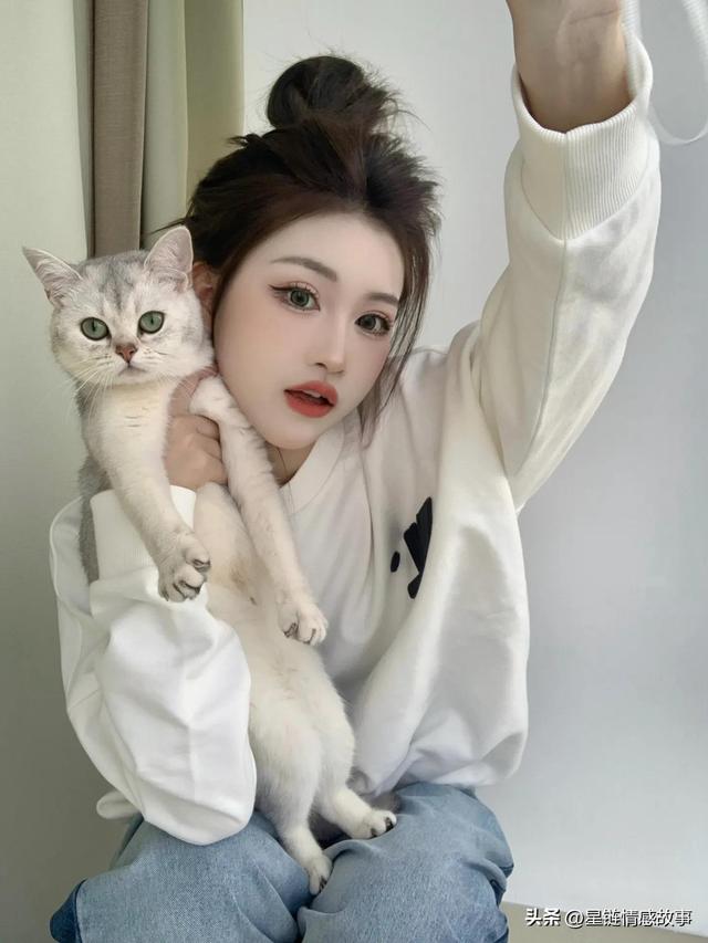 女生爱上男生的表现，女生爱上男生的表现有哪些（女孩爱上你的三种表现你知道吗）