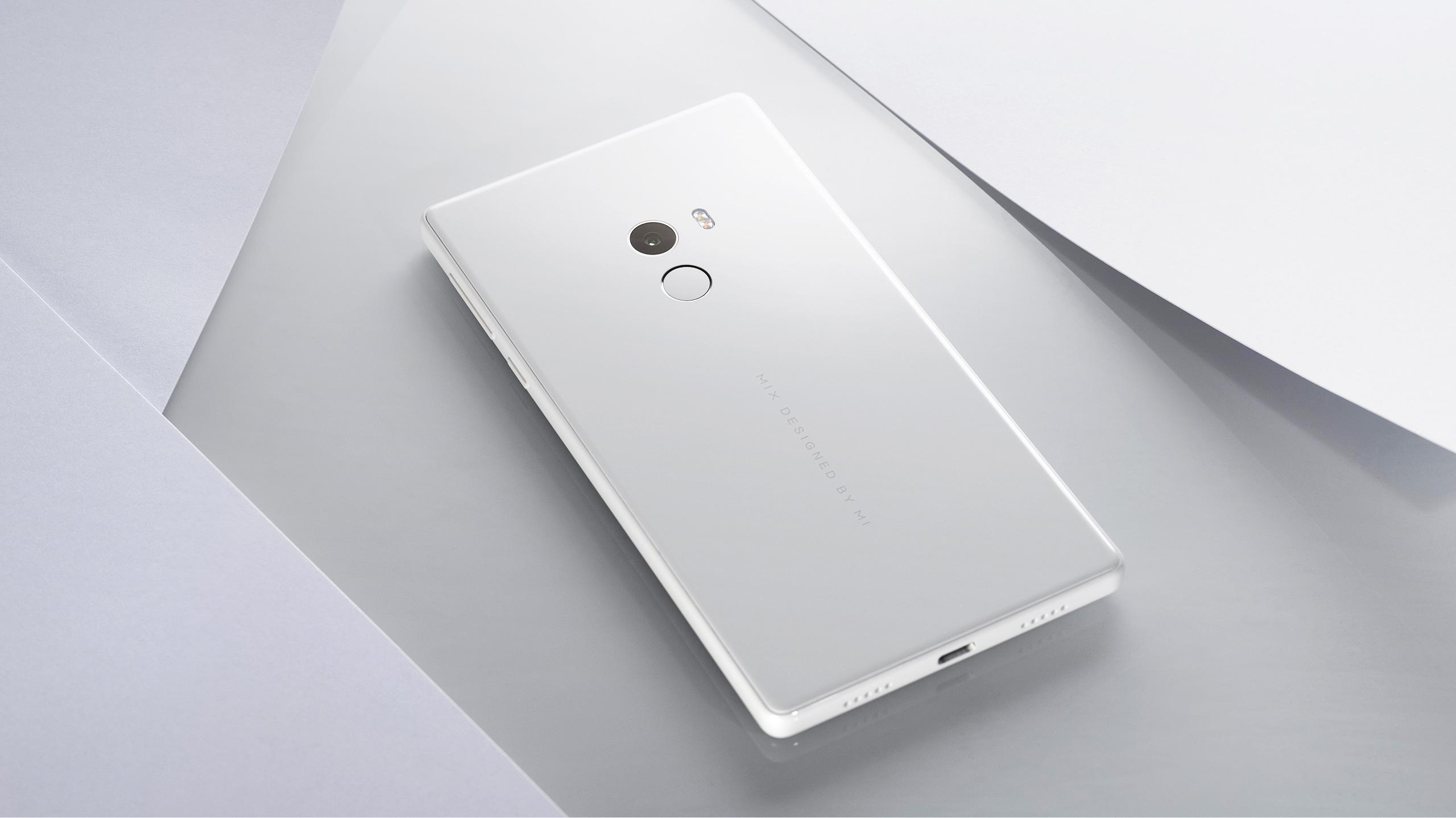 2016年小米正式发布mix系列,小米mix(一代)是小米进军高端的开始.