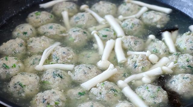 荠菜香菇羹怎么做，遇到路边这种野菜别手软