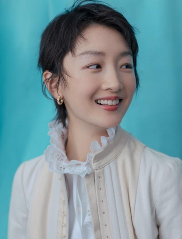 “取向成谜”周冬雨：曾当众内涵马思纯，后与王菲女儿关系引非议