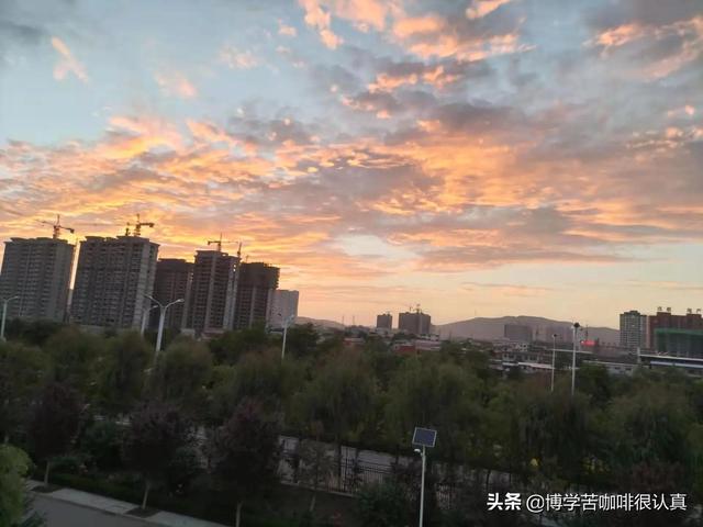 唯美的天空图，唯美的天空图片粉色（云朵图片高清唯美）