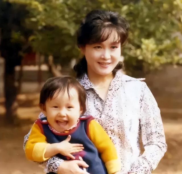 李谷一儿子，李谷一有孩子吗（和金铁霖离婚各自有遗憾）