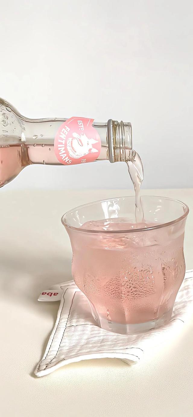 壁纸好好生活变成自己喜欢的样子，记得把生活调成自己喜欢的频道