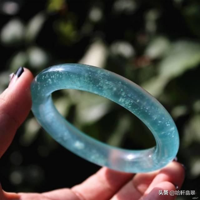 翡翠蓝水是什么意思，天空蓝翡翠成新晋网红