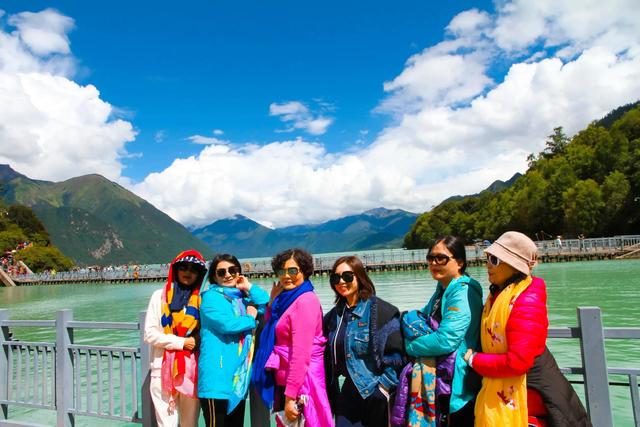 有什么成语描写赞美拉萨的天空，形容拉萨的天空的词语（天上西藏大美于行）