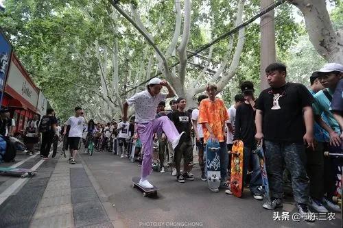 饮料批发利润(开个冷饮批发部需要投资多少)