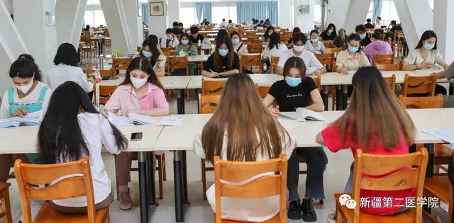 新疆第二医学院是公办吗，新疆第二医学院怎么样（我在新疆第二医学院等你）