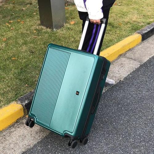 旅行箱尺寸规格表，箱子尺寸规格表（大学新生开学买行李箱多大合适）