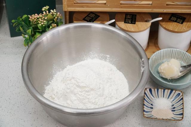 做包子用什么面粉，做包子选什么面粉（记得和面时多加一样）