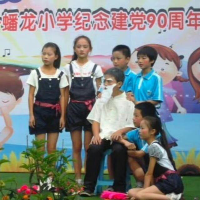 王俊凯厚刘海发型，王俊凯《重生之门》成网络剧5月热度榜榜首