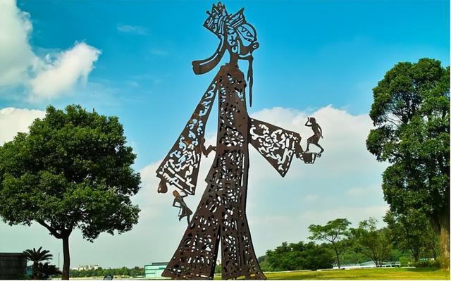 松江月湖雕塑公园，又有大批人涌入松江（耗资500万打造一厕所迅速出圈）