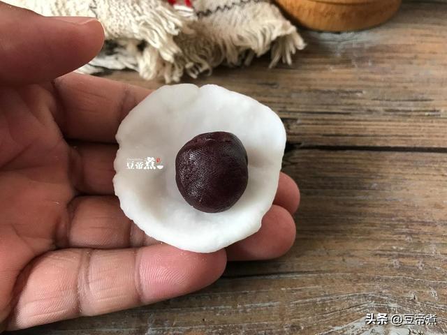 汤圆和元宵的区别在哪里，汤圆和元宵的区别在哪里知乎（元宵节的“元宵”和“汤圆”到底有什么不同）