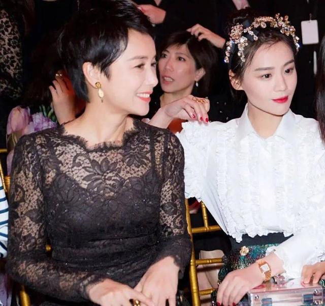 “取向成谜”周冬雨：曾当众内涵马思纯，后与王菲女儿关系引非议