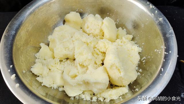 土豆包子馅怎么做好吃，土豆丝馅蒸包的做法（减肥者的“福音”）