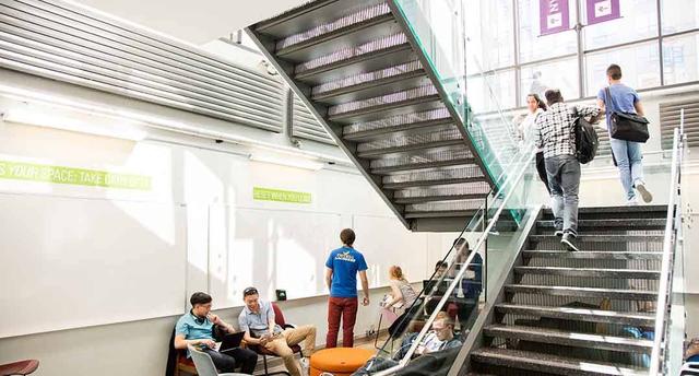 纽约大学电影学院，美国排名前10位的电影学院（一所集多元化、包容性于一身的开放式大学——纽约大学）