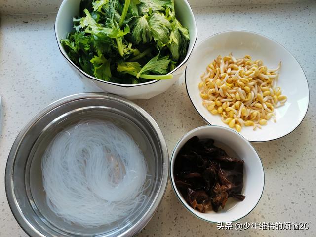 芹菜叶拌木耳的家常做法，芹菜叶拌木耳的家常做法窍门（此菜的叶子不要扔）