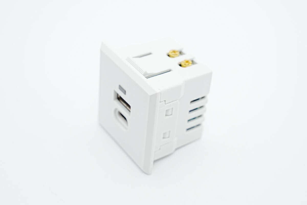 福田家电维修平台拆装 让你的桌面看上去更加高大上，拆解一款嵌入式充电插座模块