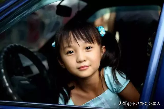 人前风光无限，人后被亲妈当成“提款机”，这5位童星满是辛酸泪