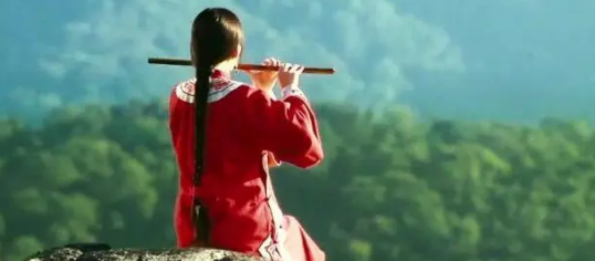 气质和教养是装不出来的，内心很干净人的特点（她的五官和轮廓是所有女演员中最美的）