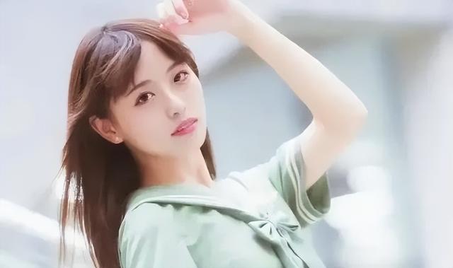 跟女生第一次见面送什么礼物好啊，第一次跟女生见面礼物（第一次送女生礼物禁忌）