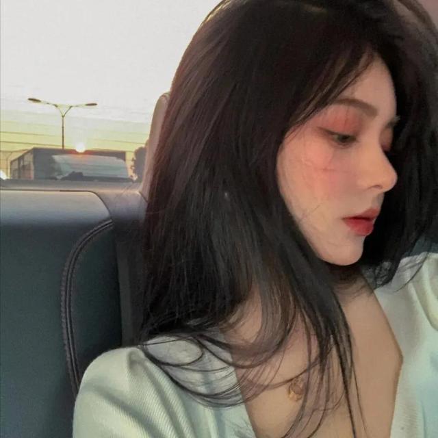 御姐高清头像微信，御姐高清头像（成熟不是为了走向复杂）