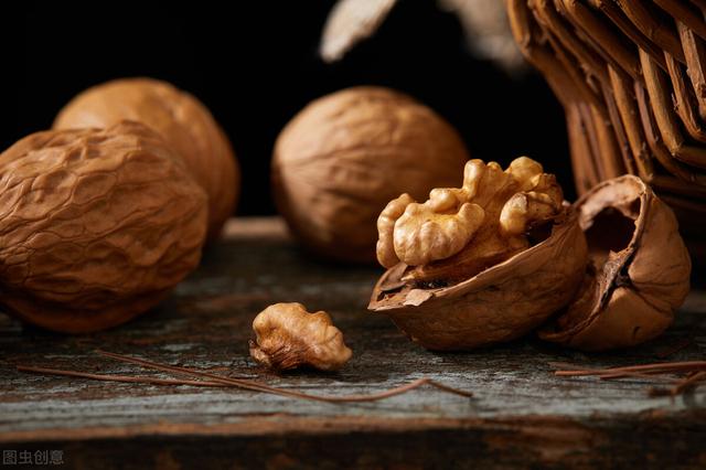 核桃有哪些好处，新疆核桃有哪些好处（掌握3点健康吃核桃）