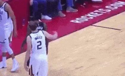 nba超囧镜头，囧神是哪位球员的绰号（NBA那些无脑失误）