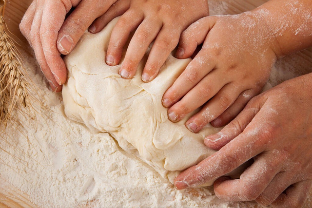 家中最简单炸糖果子方法，炸糖果子怎么做（1斤面粉2斤水）