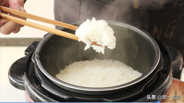 蒸大米饭的做法，蒸米饭怎么蒸（蒸米饭的四大误区）